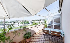 Central Station Terrace Apartment Near The Sea